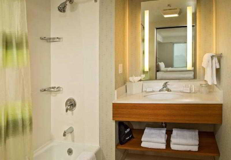 Springhill Suites By Marriott New York Laguardia Airport Exterior photo