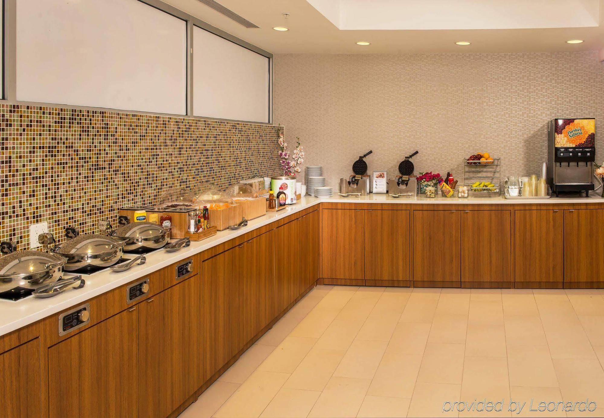 Springhill Suites By Marriott New York Laguardia Airport Exterior photo