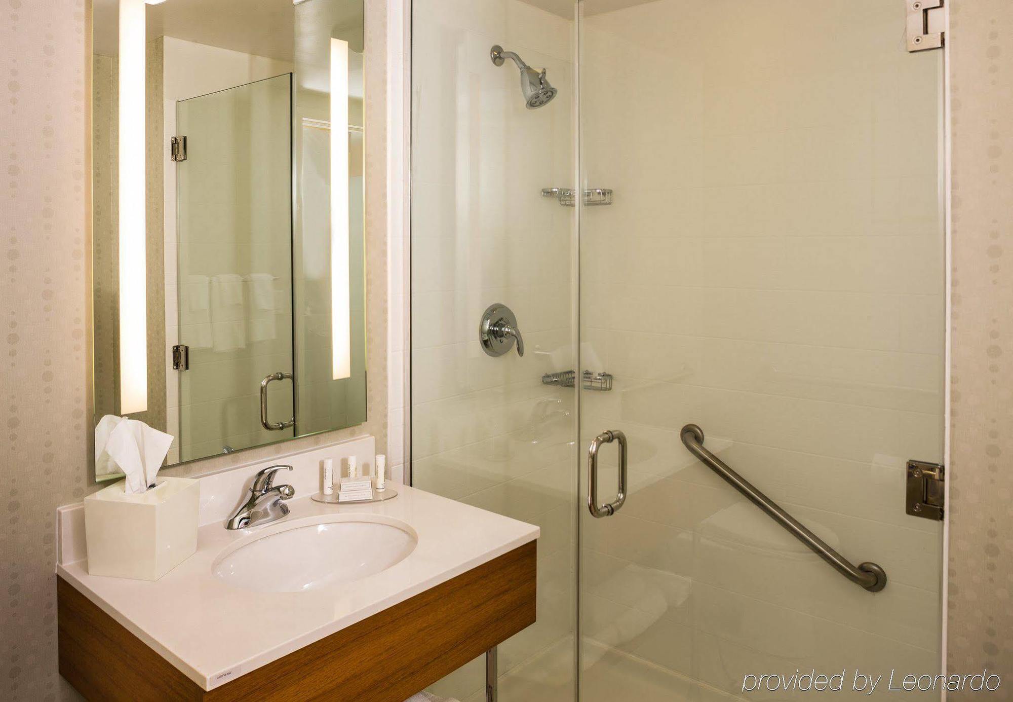 Springhill Suites By Marriott New York Laguardia Airport Exterior photo
